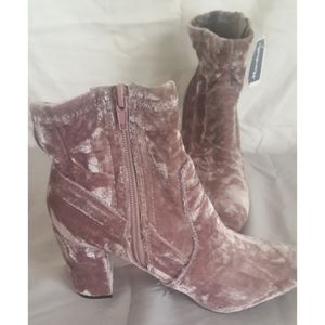 Steve Madden Blush suede booties